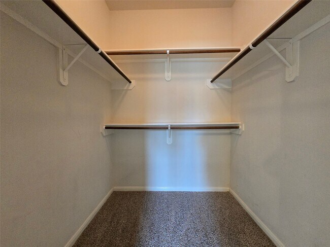 Building Photo - 802 Marksey Ct