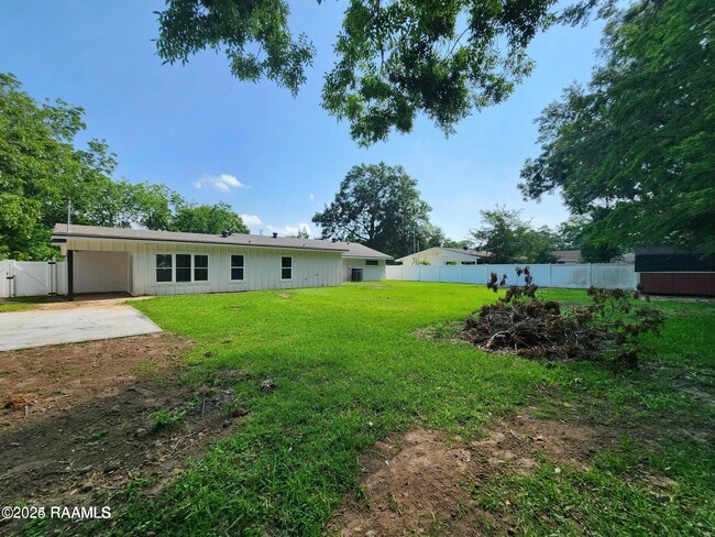 Building Photo - 207 Mitze Dr