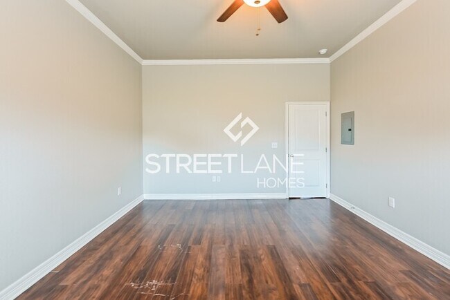 Building Photo - Beautiful Open Concept 2 Bedroom