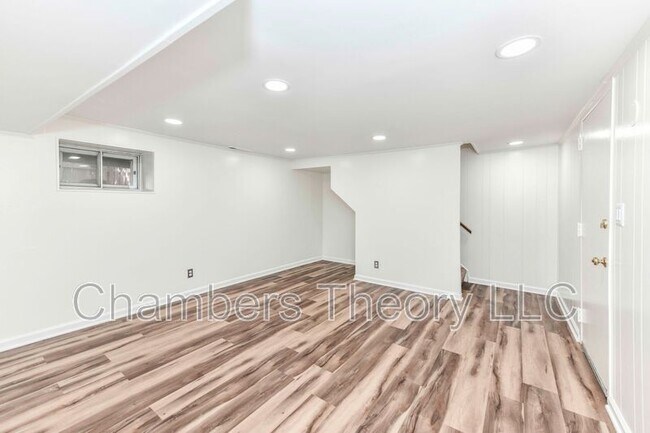 Building Photo - 3057 S Buchanan St