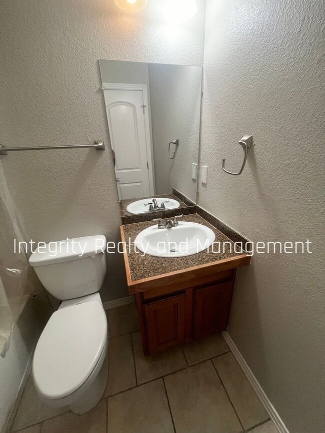 Building Photo - 4001 E 16th Ave