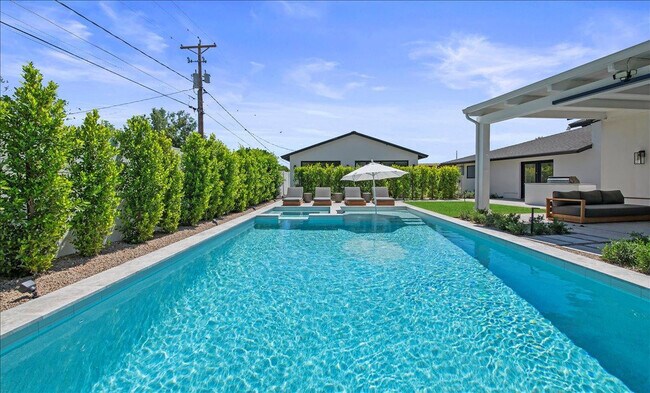 Building Photo - 3631 N 54th Ct