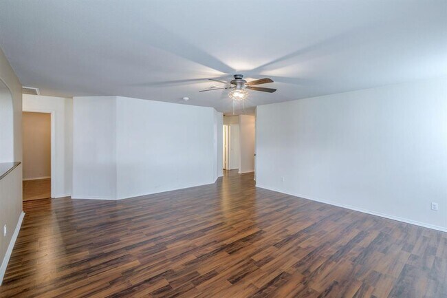 Building Photo - 328 Baldwin St