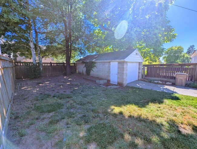 Building Photo - Beautiful Home is Salt Lake City!!!