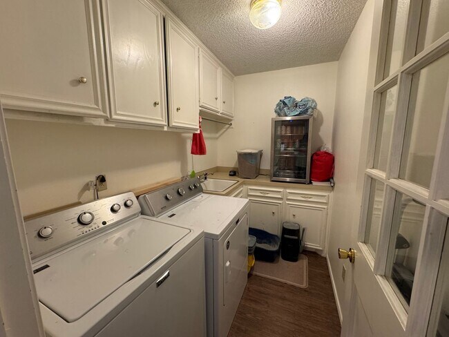 Building Photo - Available July 10th with storage shed & all appliances included!