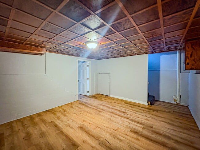 Building Photo - 5967 Glen Falls Ave