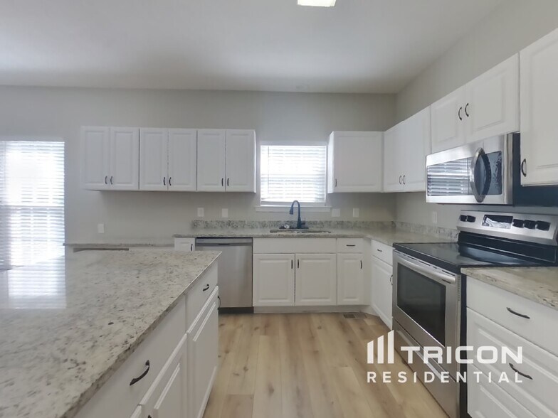 Building Photo - 1208 Holt Hills Ct