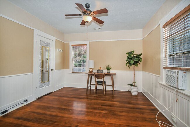 Building Photo - Old World Martinez Charm - 2/1