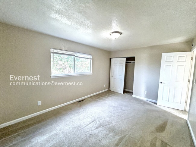 Building Photo - 1418 Luna Dr
