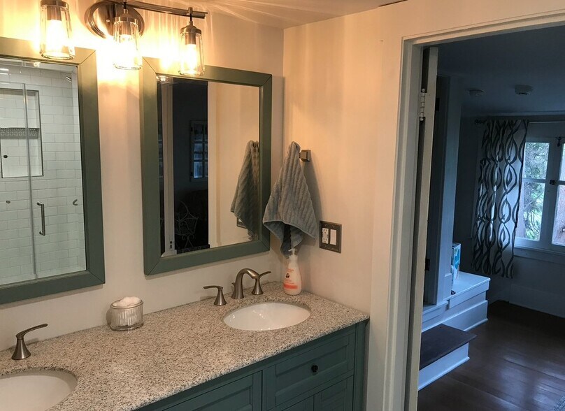 Building Photo - 919 N Lawrence St