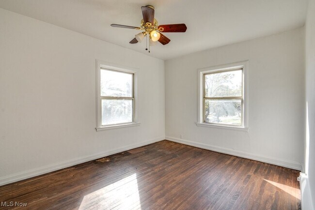 Building Photo - 2828 S Moreland Blvd