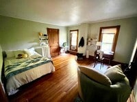 Building Photo - Varsity Management