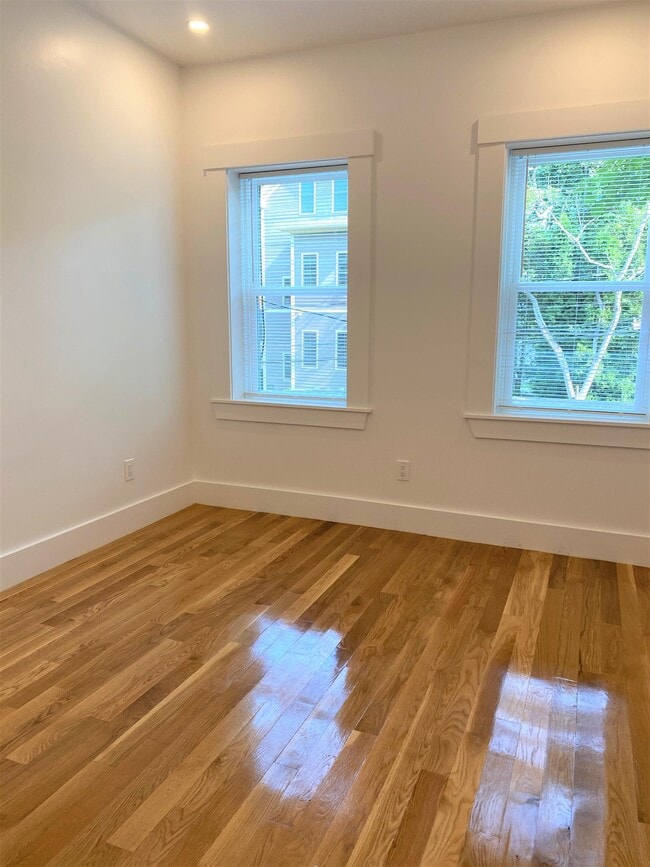 Building Photo - 32 Robinwood Ave