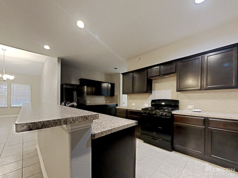 Building Photo - 8930 Holland Pk