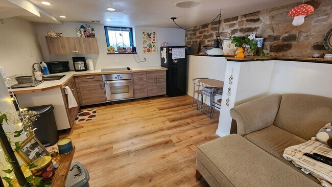 Building Photo - 719 Remington St