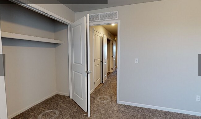 Building Photo - Mid-Town Park