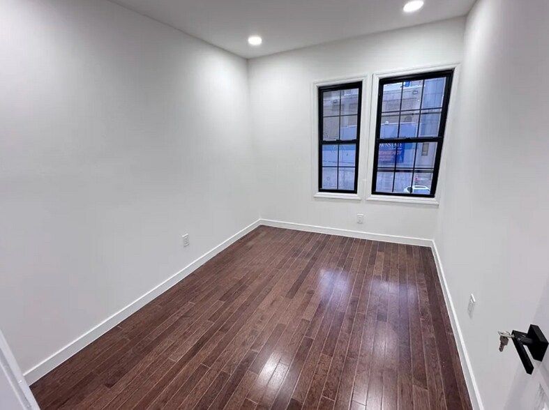 Building Photo - 87 E 37th St