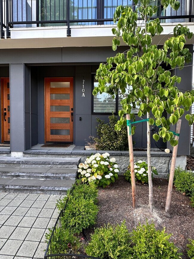 Building Photo - Modern Ballard Townhouse | 3 Beds, 2.5 Bat...