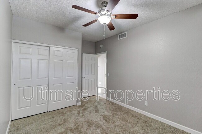 Building Photo - 9035 E Jenan Dr