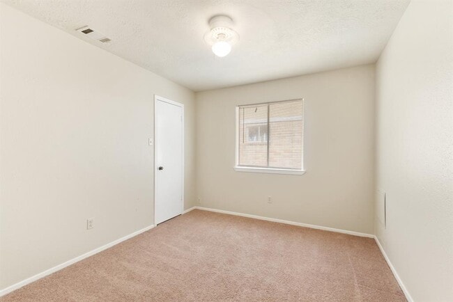 Building Photo - 2602 Orion Dr
