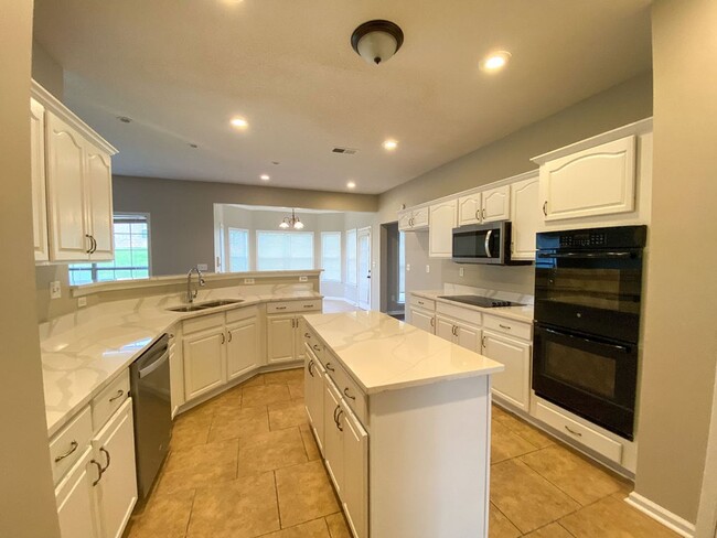 Building Photo - 5 Bedrooms with Bonus, 4 Bath Near Riverda...
