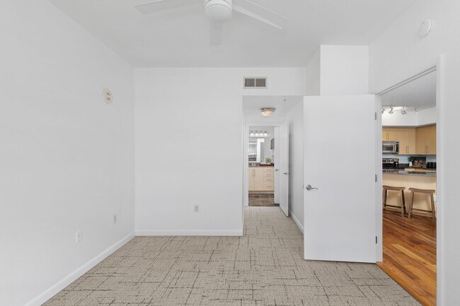 Building Photo - 54 Rainey St