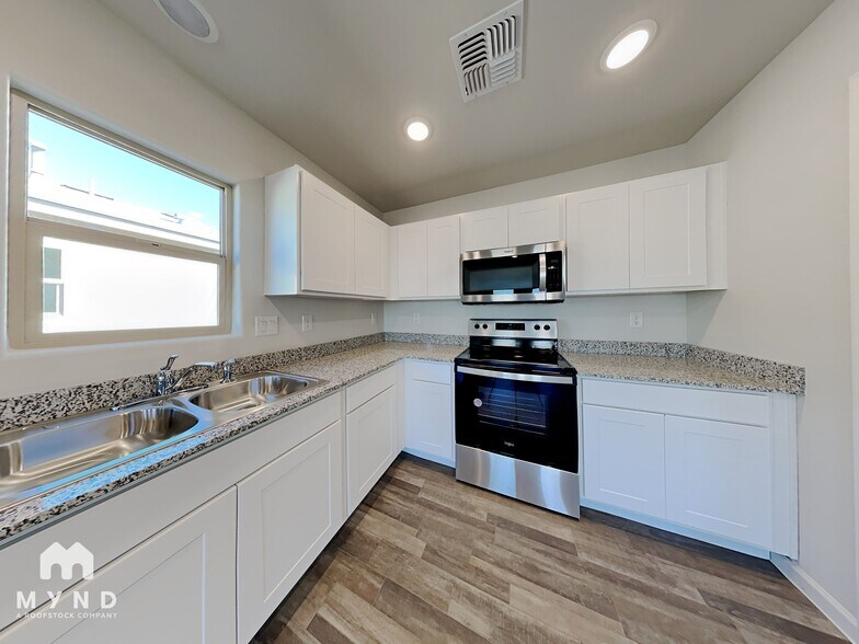 Building Photo - 222 S Picacho Heights Rd