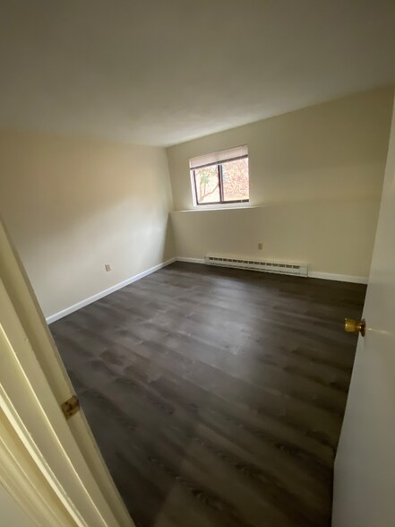 Building Photo - 310 Thompson Rd