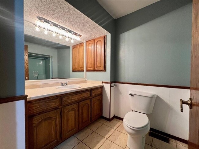 Building Photo - 3 bedroom 2 bath home for lease