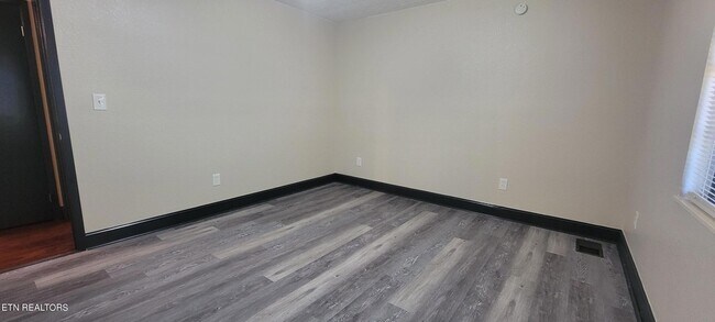 Building Photo - 710 Dailey Ave