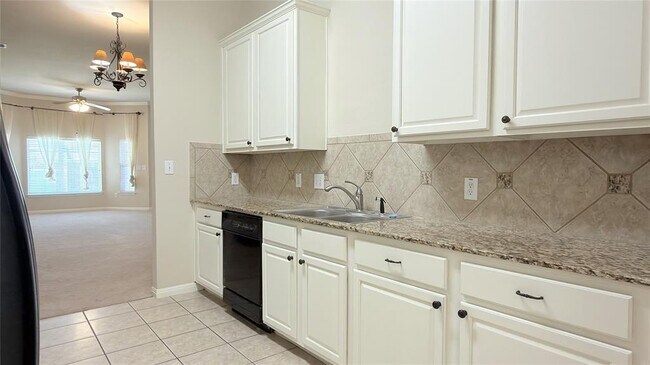 Building Photo - 5515 Davis Ln