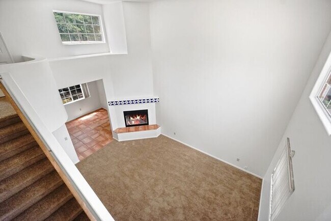 Building Photo - Elegant 4-Bed Home with Balcony & Backyard...
