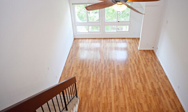 Building Photo - GRANTVILLE 1BR 1BA TOWNHOUSE - UPGRADED KITCHEN + BATH, AC, PET FRIENDLY, ASSIGNED PARKING, POOL,...