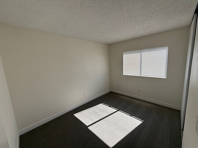 Building Photo - 4 Bedroom, 2 Bath Home with Large Yard + Two Car Garage