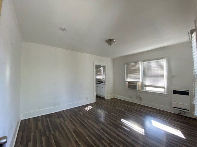 Building Photo - 58 S Crimea St
