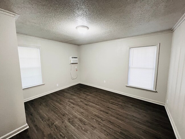 Building Photo - 3993 Lynn St