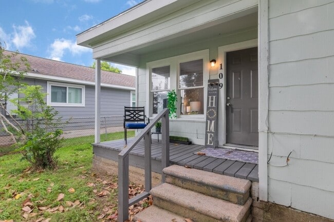 Primary Photo - 109 Porter St