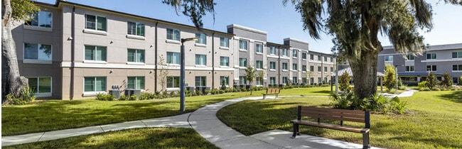 Building Photo - Emerald Villas III