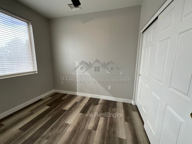 Building Photo - 1445 E Broadway Rd