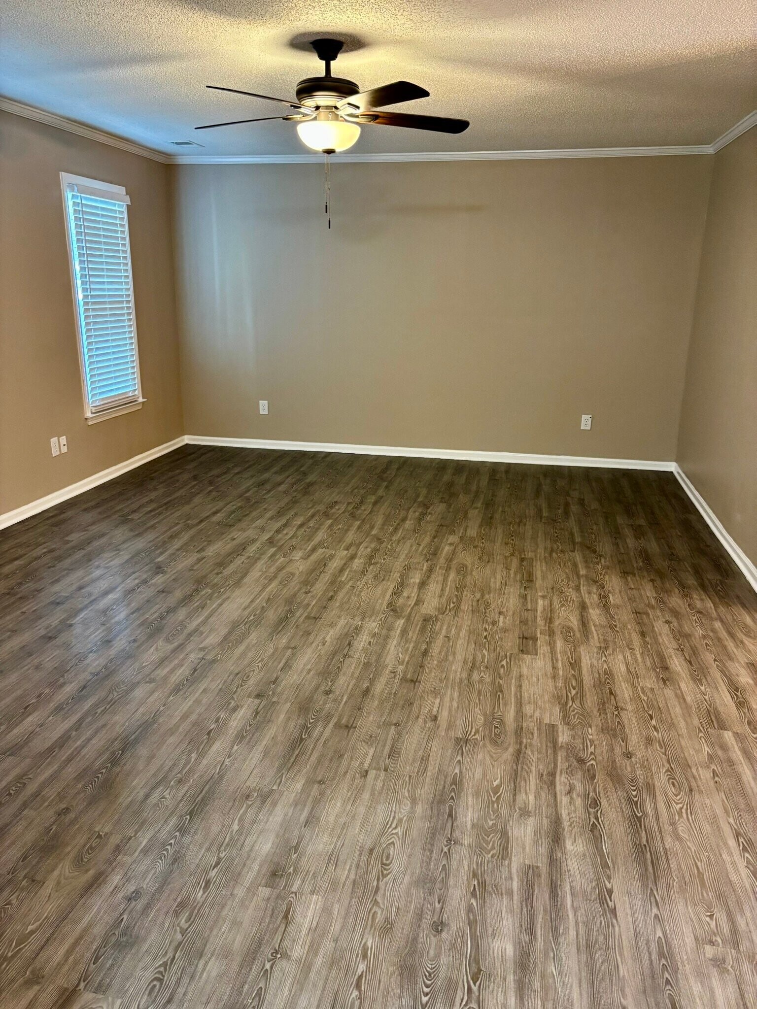 Building Photo - 548 Kenton Dr