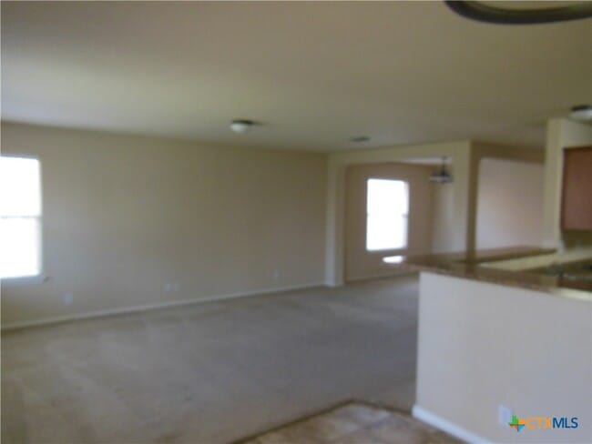 Building Photo - 391 Oakcrest Dr