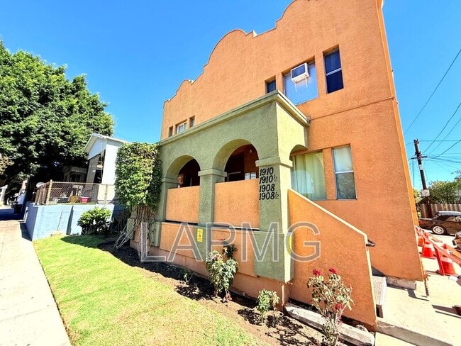 Building Photo - 1910.5 Daly St
