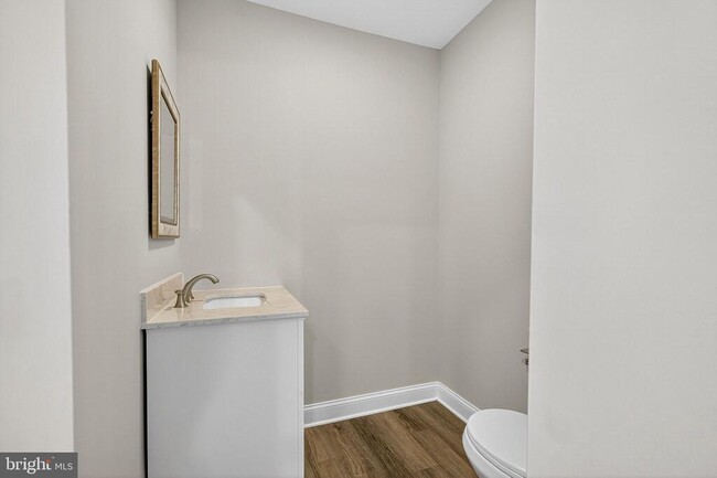 Building Photo - 2417 Washington St