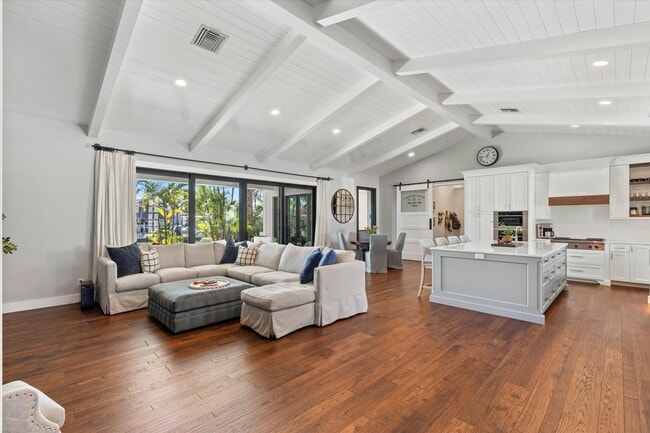 Building Photo - 940 Greenbriar Dr