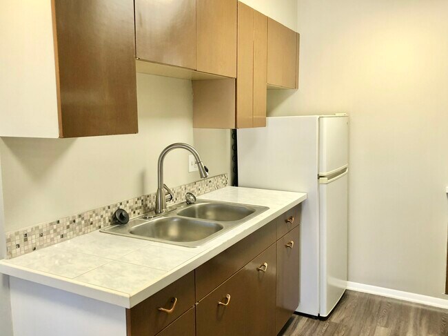 Experience the efficiency and style of this contemporary kitchen design. - GRACE LANDINGS APARTMENTS