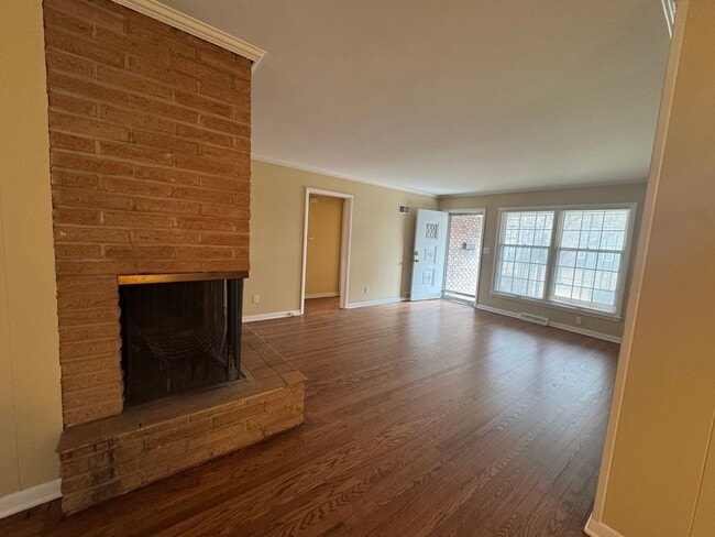 Building Photo - Spacious 1/2 Duplex in Great Waldo Area