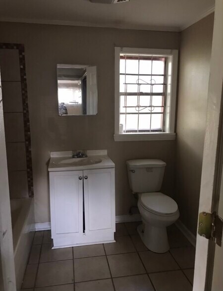 Building Photo - 447 Atkinson St