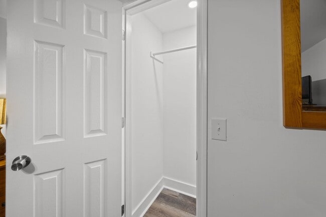 Building Photo - Charming Single-Family Home