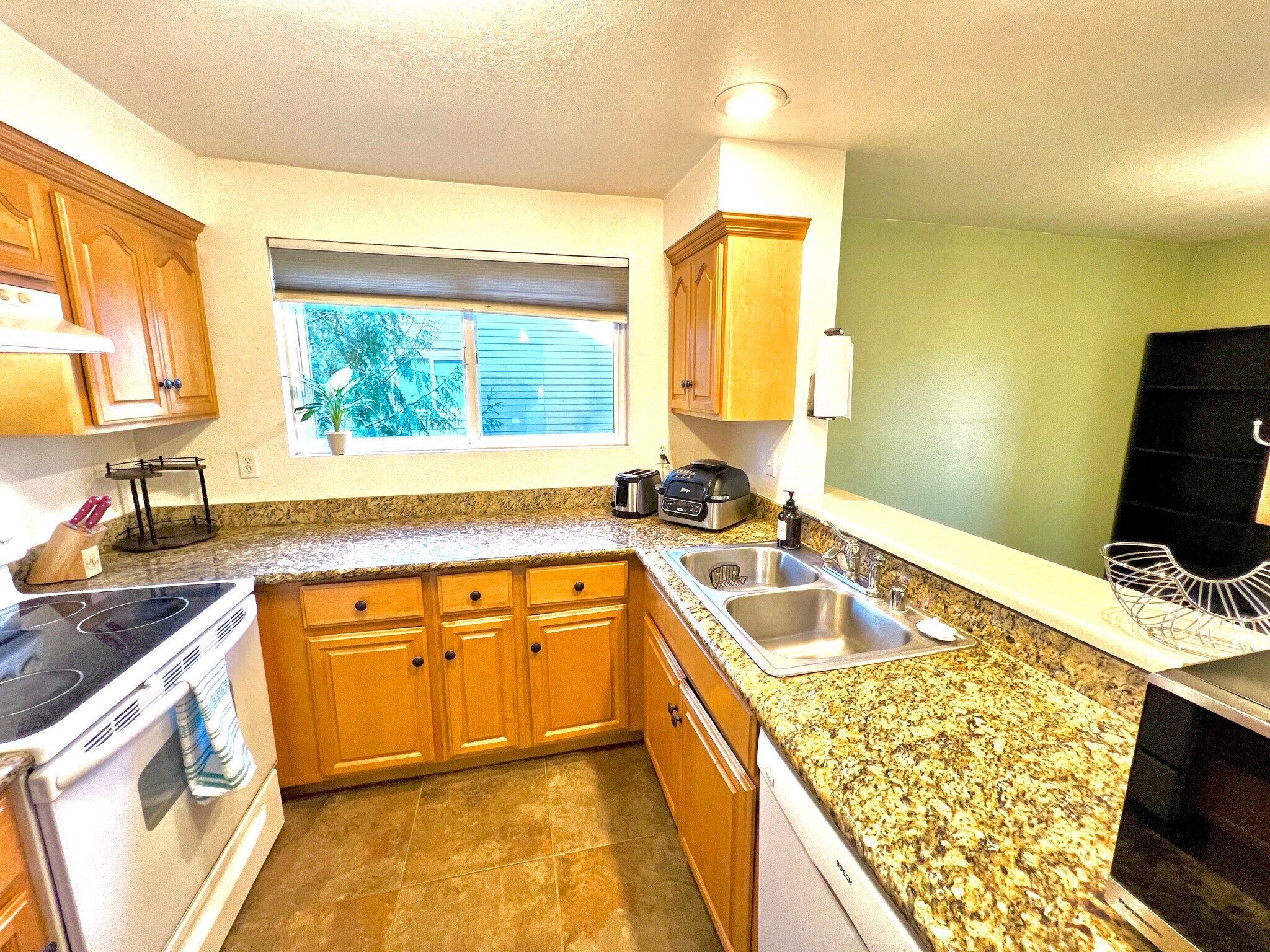 Building Photo - 204 Mountain Park Blvd SW