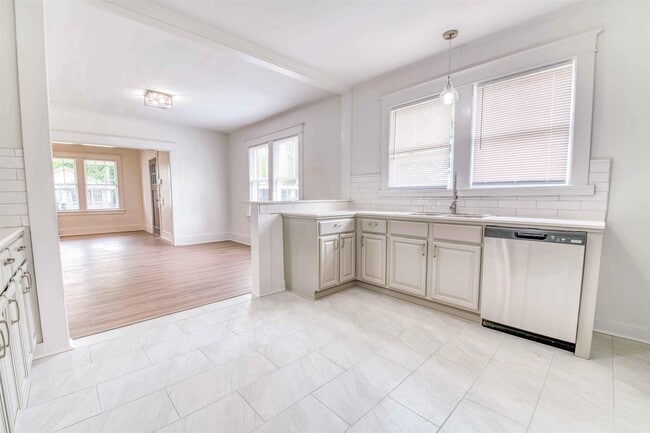 Building Photo - 820 N McNeil St